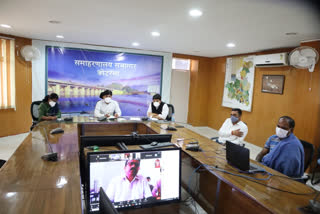 dc talks with public representatives through video conferencing in koderma