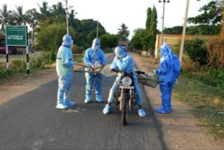 Humanitarian work: PFI organization carried the dead body on the bike to the funeral  ബന്ധുക്കൾ സംസ്കരിക്കാൻ മടിച്ച മൃതദേഹം സംസ്കരിച്ച് പി‌എഫ്‌ഐ യൂത്ത് സംഘടന  പി‌എഫ്‌ഐ യൂത്ത് സംഘടന  അലഹള്ളി  ബെംഗളുരു