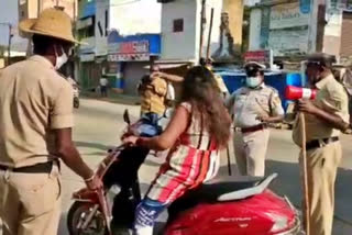 Police charge on lockdown rule breakers, Police charge on lockdown rule breakers in Kolar, kolar news, ಲಾಕ್​ಡೌನ್​ ನಿಯಮ ಮುರಿದವರಿಗೆ ಬಿತ್ತು ಲಾಠಿ ಏಟು, ಕೋಲಾರದಲ್ಲಿ ಲಾಕ್​ಡೌನ್​ ನಿಯಮ ಮುರಿದವರಿಗೆ ಬಿತ್ತು ಲಾಠಿ ಏಟು, ಕೋಲಾರ ಸುದ್ದಿ,