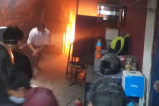 fire break out in Lab in Gk1 area delhi