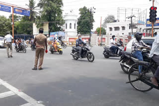 heavy traffic in erode ps park signal