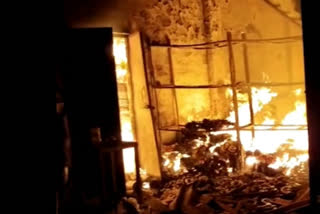fire broken out in cardboard warehouse of ghaziabad