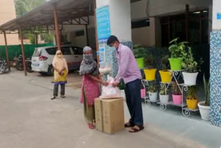 vikapuri police distributed ration kits to the needy people