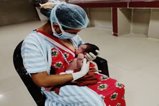 negative-mother-breast-feeds-corona-positive-newborn-in-raipur