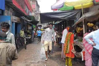 রায়গঞ্জে আংশিক লকডাউনের নির্দেশকে অমান্য