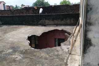 hostel-roof-fell-in-heavy-rain-in-pakur