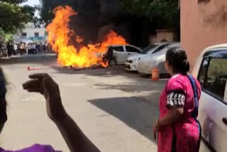 Burn four cars in Pimpri-Chinchwad