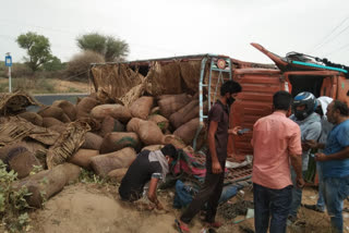 Chilli truck overturned in nagore