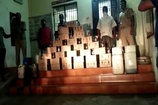 Police raid on smuggled liquor in Chaudhwar,3 people are arrested