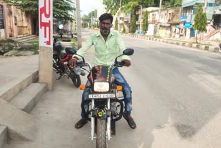 tumkur-journalist-helped-youth-to-get-his-bike-back-form-police