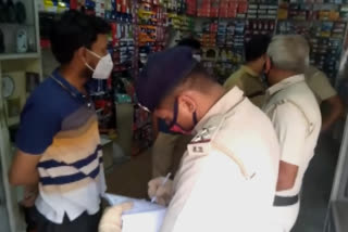 Hisar: shopkeeper selling shoes in lockdown, police arrested