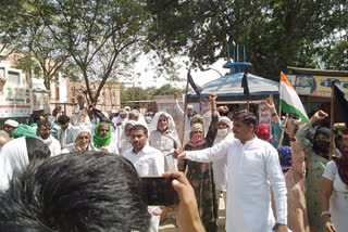 BJP MLA Vinod Bhayana reached to inspect the hospital even before the farmers protested in hisar