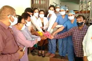 Minister Tulsi Silavat honored nurse staff by giving flowers
