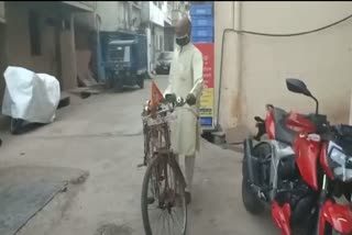 MP: Man cycles 130 kms. to perform last rites of wife