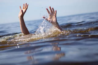 woman-of-rewa-jumped-into-yamuna-river-with-four-children