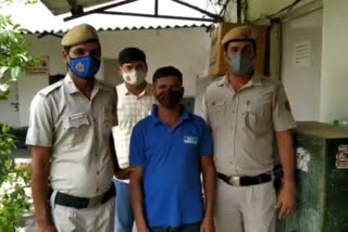 police arrested hash smuggler in delhi