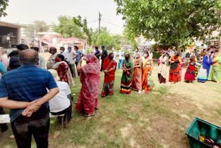 45 से अधिक आयु वालों को वैक्सीन,  वैक्सीनेशन के लिए कतार, Vaccination camp at Jhunjhunu,  Vaccines for those over 45 age , Queue for vaccination