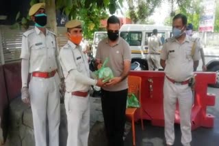 distribution of masks to policemen, food distribution in alwar