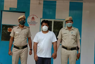 corona new cases in delhi  oxygen fraud in delhi  corona paitents oxygen demand in delhi  oxygen cylinders fraud in delhi  दिल्ली में कोरोना के नए मामले  दिल्ली में ऑक्सीजन की कमी  दिल्ली में ऑक्सीजन के नाम पर ठगी  ऑकसी्जन सिलेंडर के नाम पर ठगी