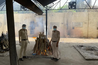 Police cremated old man in jungpura delhi