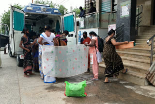 pregnant delivered on road