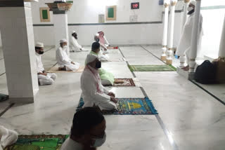 prayer on the eid  corona guideline in delhi  sufiyan mosque of south delhi  ईद पर सूफियान मस्जिद में नमाज  कोरोना गाइडलाइन में ईद  दक्षिण दिल्ली में ईद का त्योहार