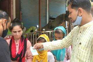 sampoorna jan shakti ngo  food distribution in lockdown\  corona lockdown in delhi  गैर सरकारी संगठन संपूर्ण जन शक्ति  लॉकडाउन में खाना वितरण