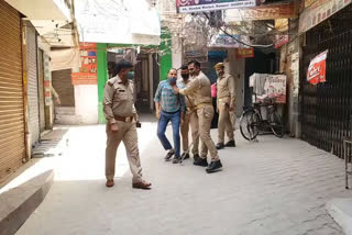 rampur police lathi charge on traders