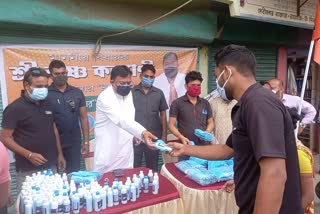 BJP MLA of Raiganj distributes mask and sanitizer on Holy Eid