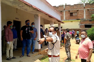 crowd gathered to take corona vaccine in giridih