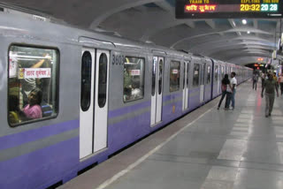 burning smell on moving metro coach at kalighat metro station