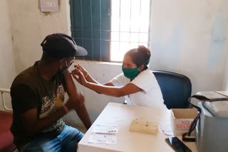 Youth getting corona vaccine in Bemetra