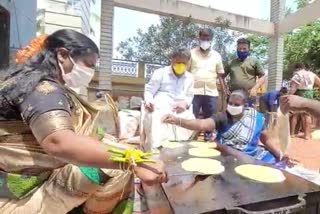 mla-renukacharya-cooked-food-for-corona-patient