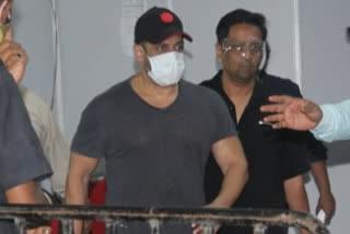 Salman Khan receives second dose of COVID-19 vaccine