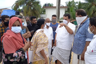 sea turbulence  vadakara area kozhikkode  sea turbulence vadakara area  sea turbulence kerala  വടകരയിൽ കടലാക്രമണം  കേരള തീരത്ത് കടലാക്രമണം  കെ.മുരളീധരന്‍ എംപി  കെ.കെ.രമ