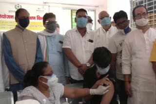 congress-making-people-aware-of-vaccination-in-dhanbad