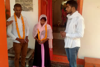 woman got married to her lover at police station in gorakhpur