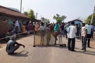 যুবকের মৃত্যুর তদন্তের দাবিতে পথ অবরোধ ঝালদায়