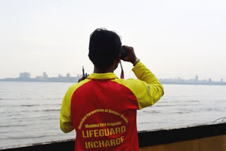 93 lifeguards, including the fire brigade, are on standby against the storm In beach