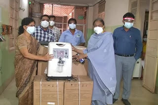 nri man donated oxygen concentrator for vizag kgh