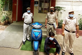 Gulabi Bagh police caught vehicle thief