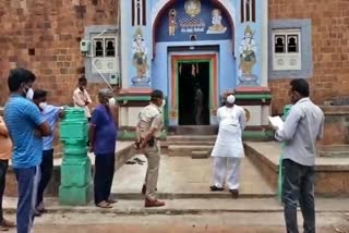 demolition-house-of-mottagi-basaveshwara-temple-priest