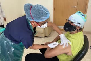 amitabh-bachchan-vaccinated-against-coronavirus-of-second-dose-shared-picture-on-social-media