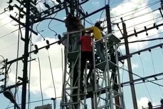 woman tried to commit suicide by climbing on the transformer