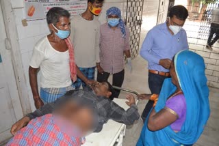 knife-penetrated-young-man-stomach-in-giridih