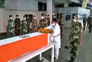 minister-badal-patralekh-pays-tribute-to-body-of-bsf-jawan-manjit-at-ranchi-airport