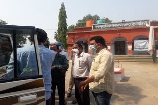DC and SP inspected Vaccination and Testing Center in Jamtara