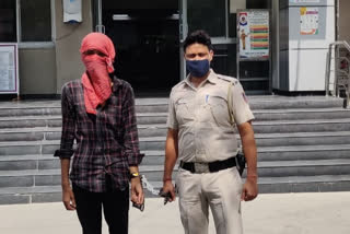 Delhi Police arrested two accused in robbery case