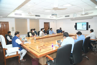 assam-cm-discusses-flood-management-with-water-resources-depertment