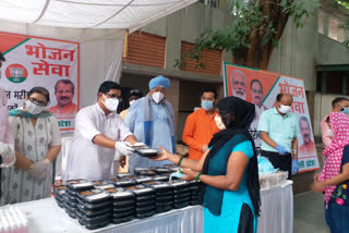 councilor avtar singh distributed food